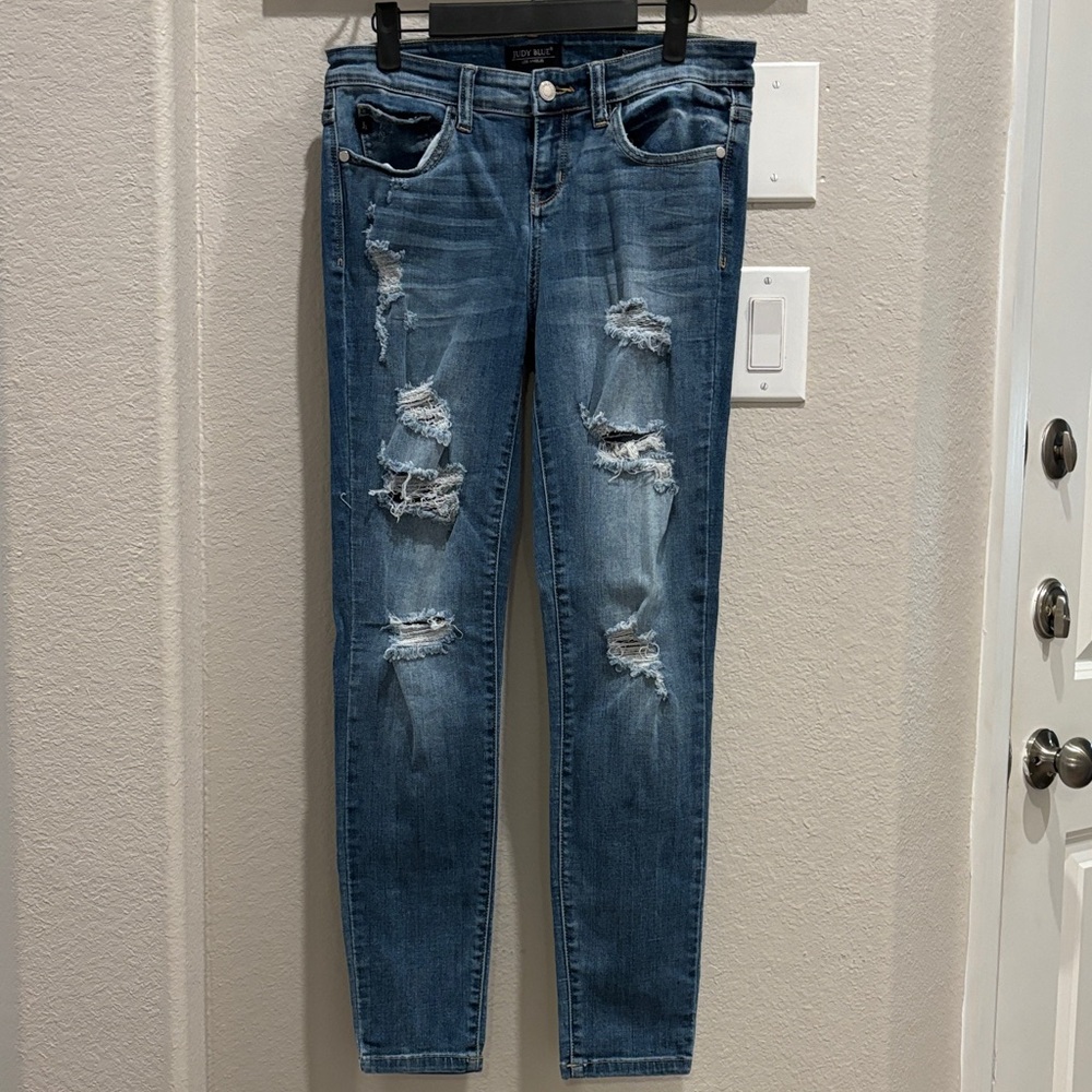 Judy Blue Ripped Skinny Jeans in Blue